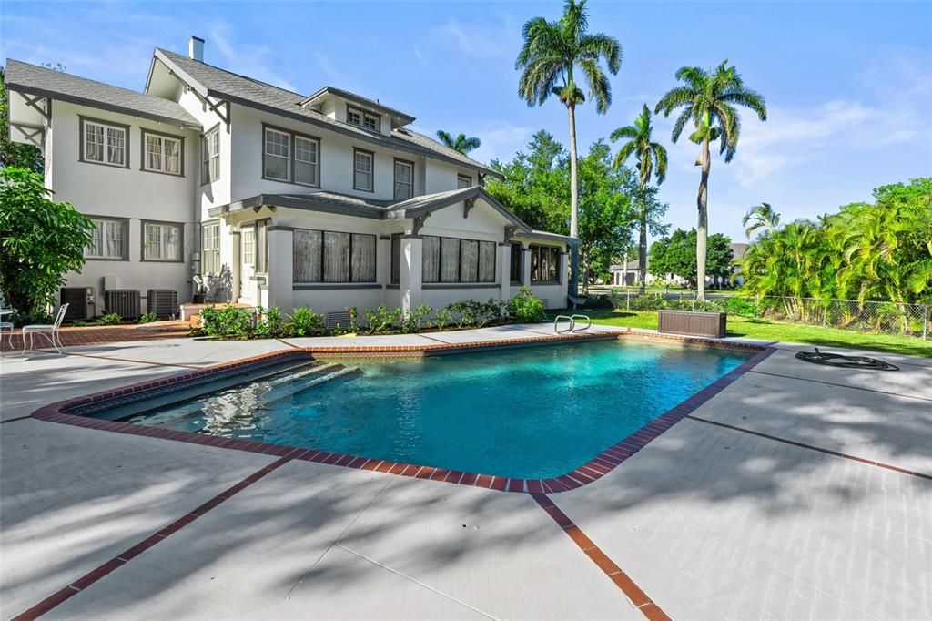 待售: $995,000 (5 贝兹, 2 浴室, 3572 平方英尺)