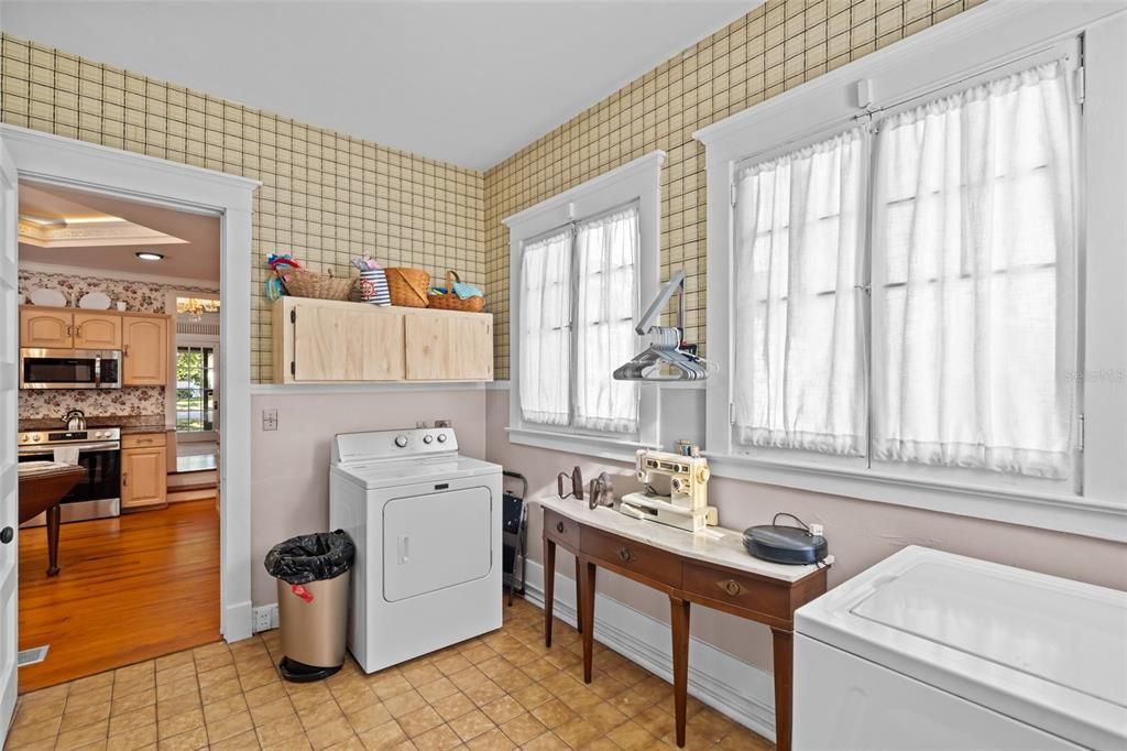 待售: $995,000 (5 贝兹, 2 浴室, 3572 平方英尺)