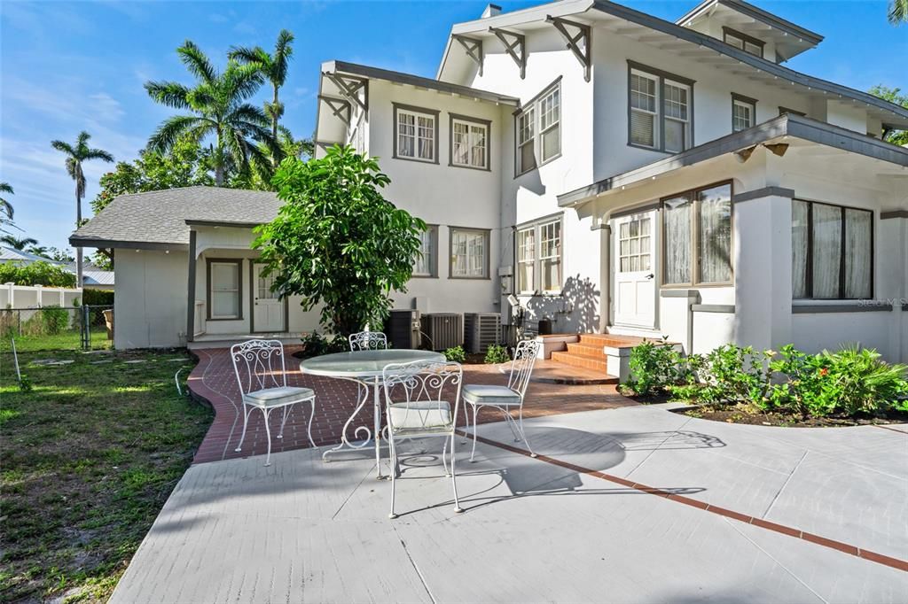 待售: $995,000 (5 贝兹, 2 浴室, 3572 平方英尺)