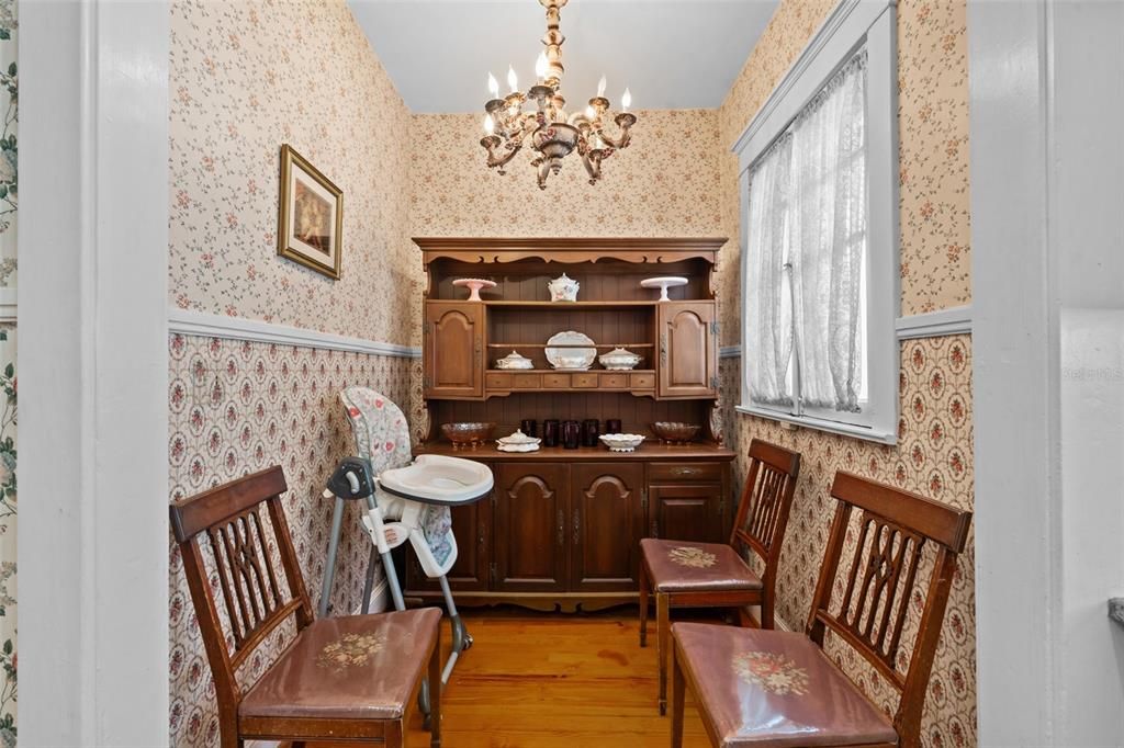 待售: $995,000 (5 贝兹, 2 浴室, 3572 平方英尺)