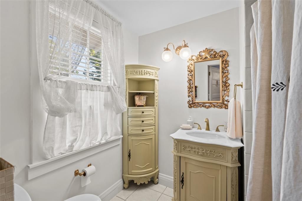 待售: $995,000 (5 贝兹, 2 浴室, 3572 平方英尺)