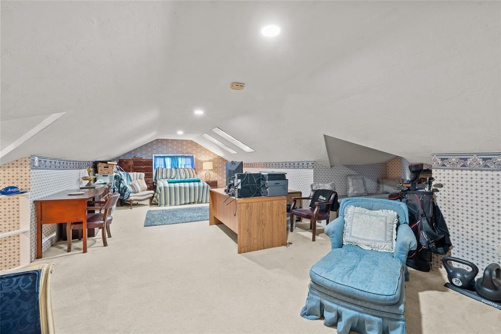 待售: $995,000 (5 贝兹, 2 浴室, 3572 平方英尺)