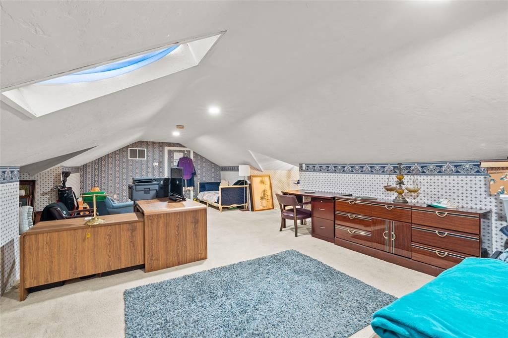 待售: $995,000 (5 贝兹, 2 浴室, 3572 平方英尺)