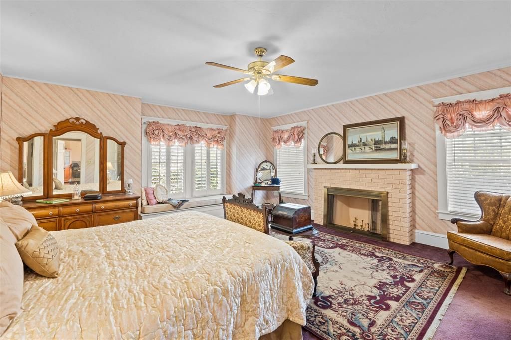 待售: $995,000 (5 贝兹, 2 浴室, 3572 平方英尺)