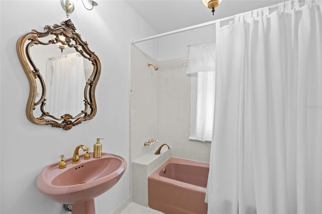 待售: $995,000 (5 贝兹, 2 浴室, 3572 平方英尺)