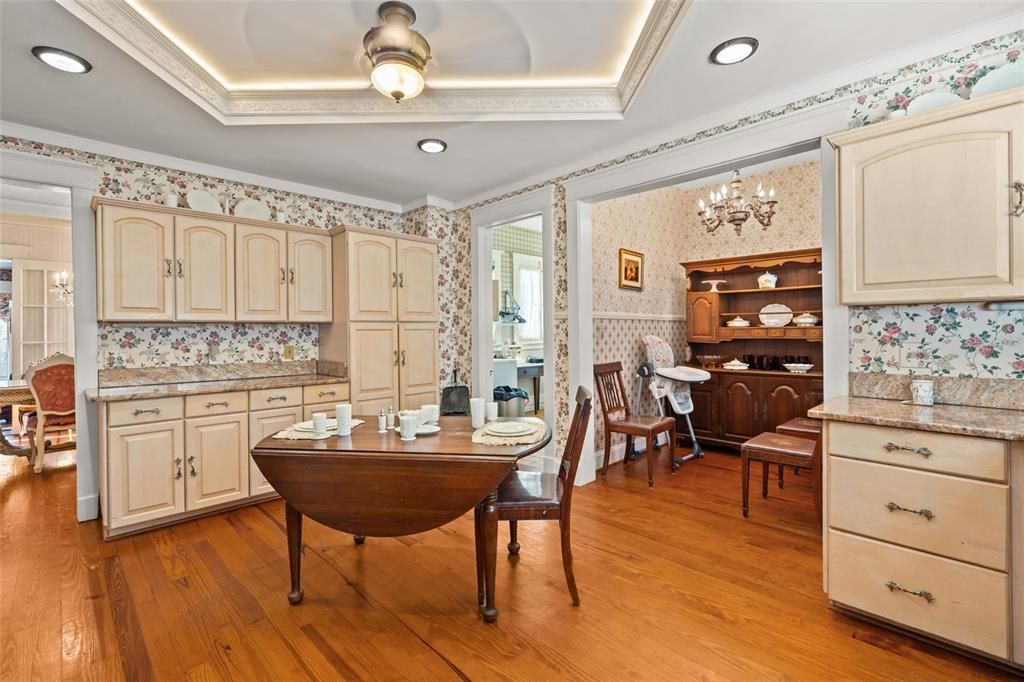 待售: $995,000 (5 贝兹, 2 浴室, 3572 平方英尺)