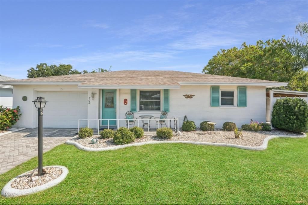 For Sale: $225,000 (2 beds, 1 baths, 1200 Square Feet)