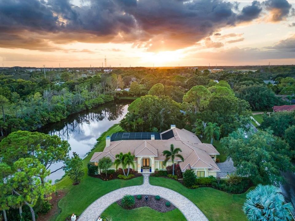 合同活跃: $995,000 (4 贝兹, 4 浴室, 3854 平方英尺)