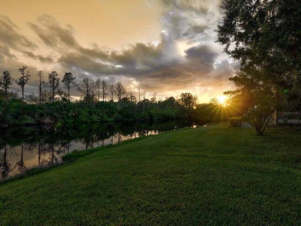 合同活跃: $995,000 (4 贝兹, 4 浴室, 3854 平方英尺)