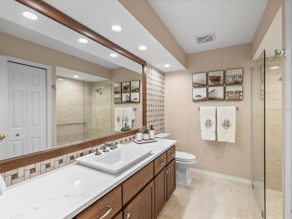 合同活跃: $995,000 (4 贝兹, 4 浴室, 3854 平方英尺)