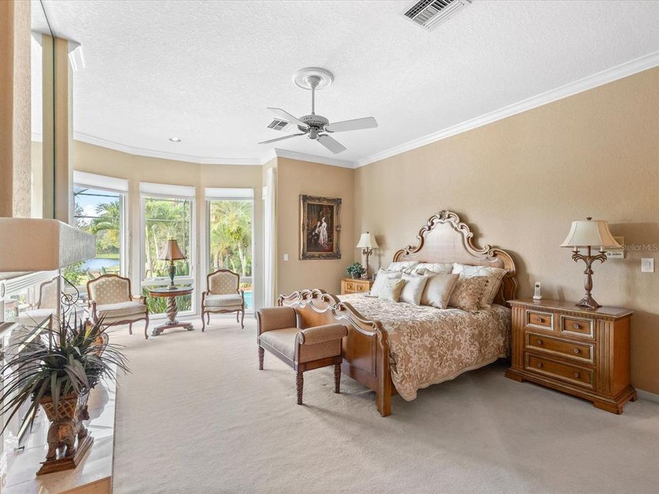 合同活跃: $995,000 (4 贝兹, 4 浴室, 3854 平方英尺)