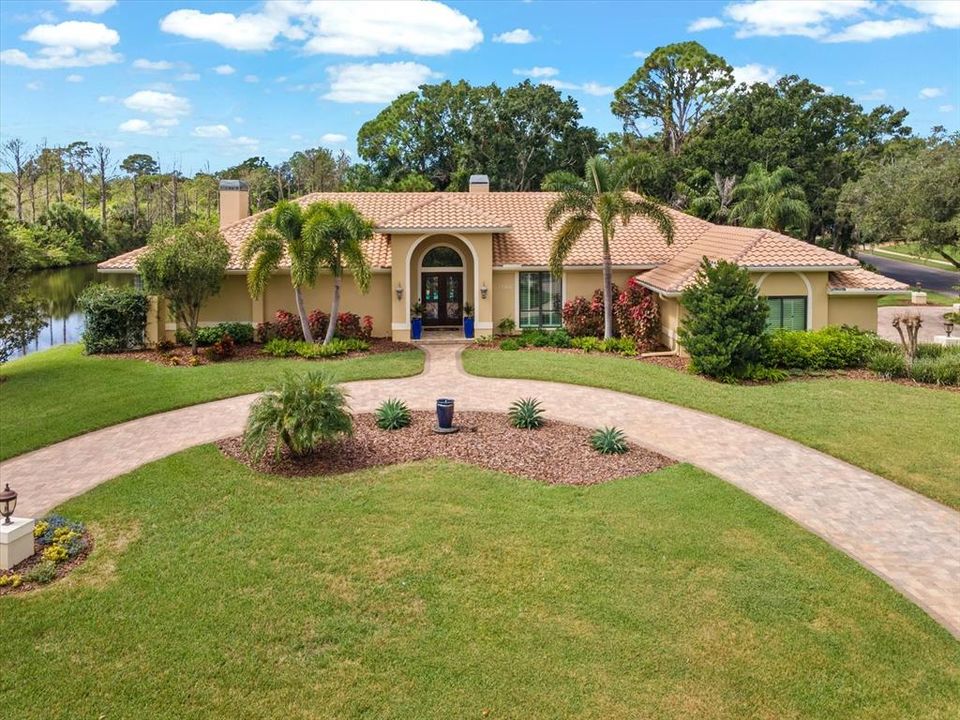 合同活跃: $995,000 (4 贝兹, 4 浴室, 3854 平方英尺)