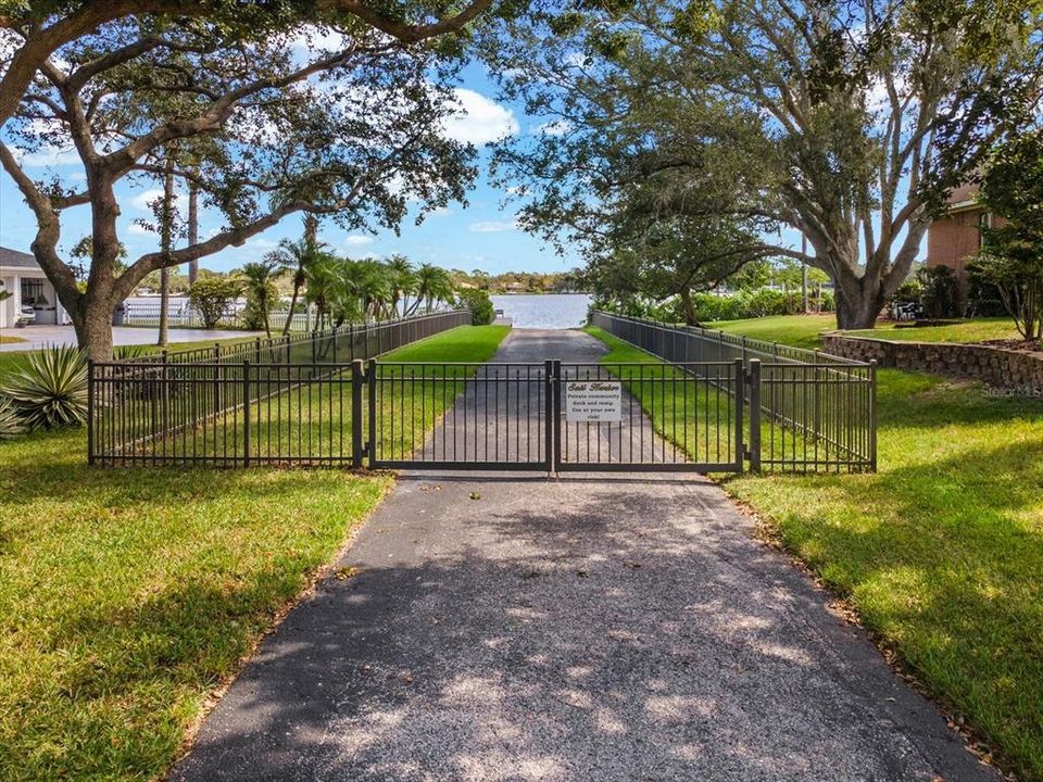 合同活跃: $995,000 (4 贝兹, 4 浴室, 3854 平方英尺)