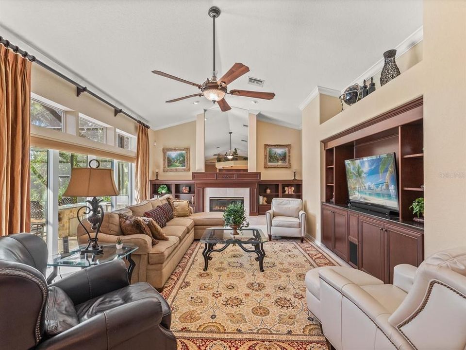 合同活跃: $995,000 (4 贝兹, 4 浴室, 3854 平方英尺)