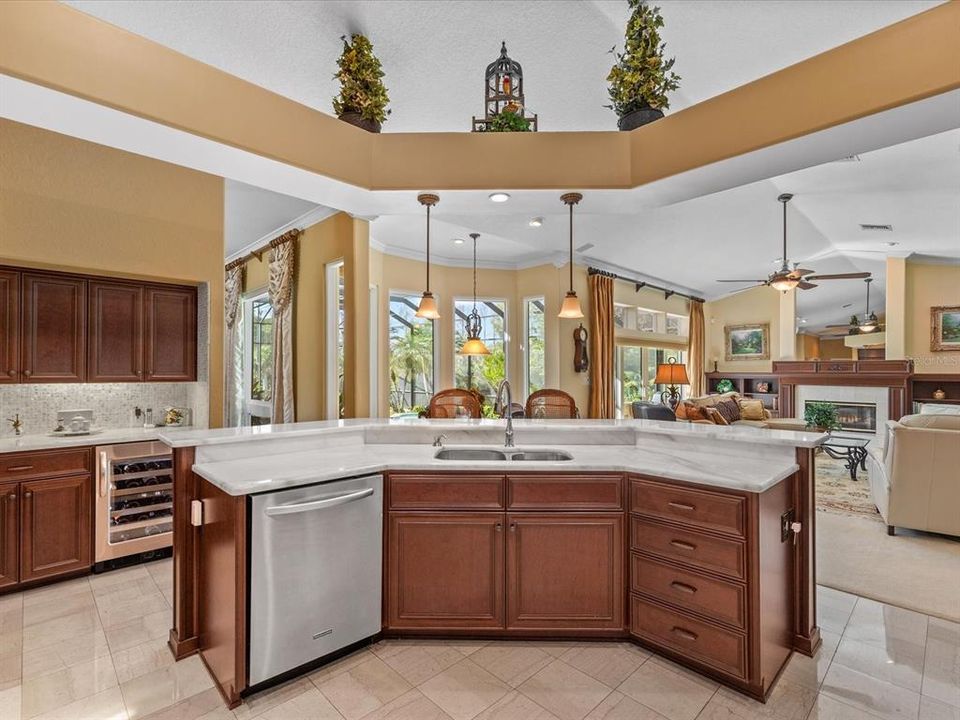 合同活跃: $995,000 (4 贝兹, 4 浴室, 3854 平方英尺)