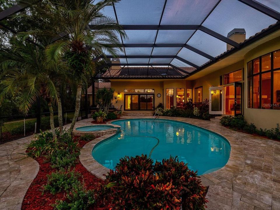 合同活跃: $995,000 (4 贝兹, 4 浴室, 3854 平方英尺)