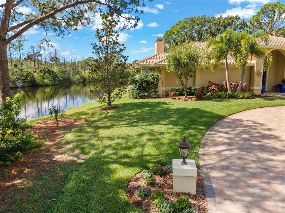 合同活跃: $995,000 (4 贝兹, 4 浴室, 3854 平方英尺)