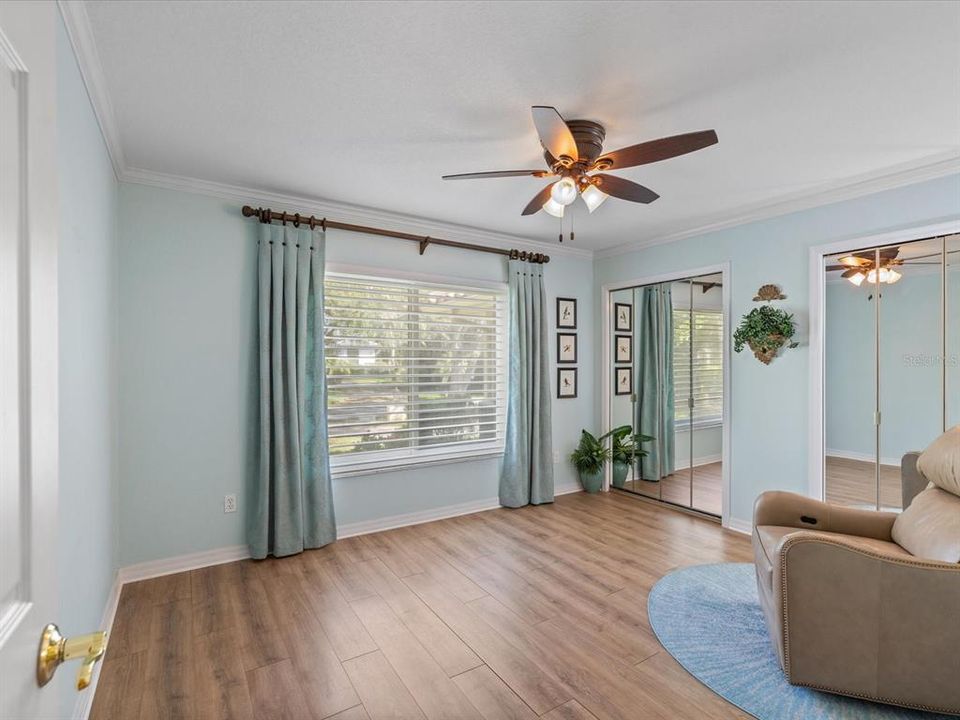 合同活跃: $995,000 (4 贝兹, 4 浴室, 3854 平方英尺)