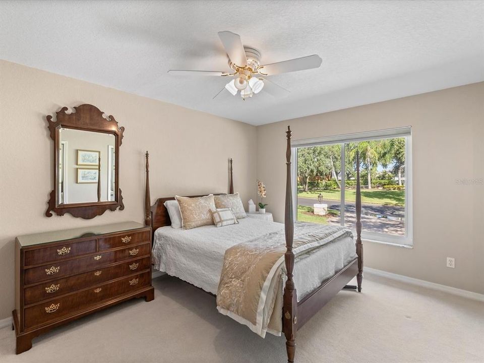 合同活跃: $995,000 (4 贝兹, 4 浴室, 3854 平方英尺)