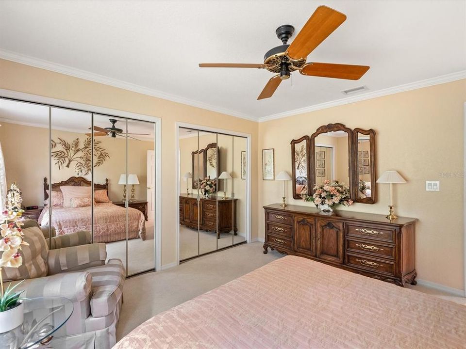 合同活跃: $995,000 (4 贝兹, 4 浴室, 3854 平方英尺)