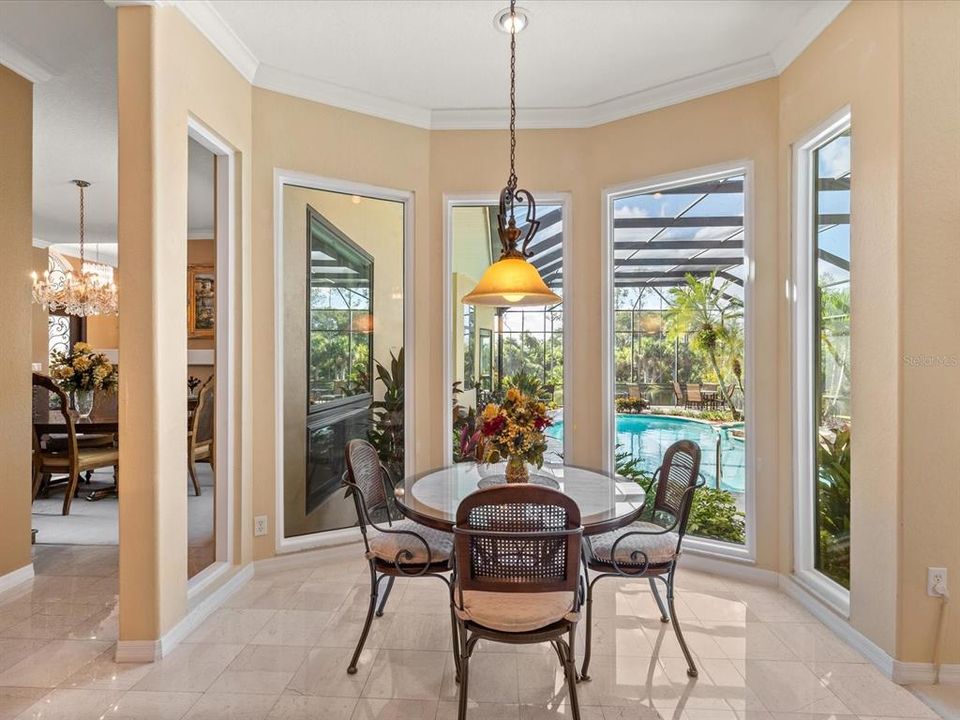 合同活跃: $995,000 (4 贝兹, 4 浴室, 3854 平方英尺)