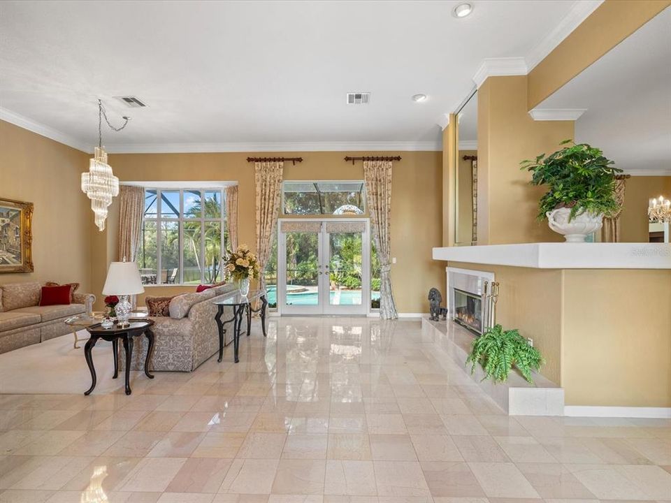 合同活跃: $995,000 (4 贝兹, 4 浴室, 3854 平方英尺)