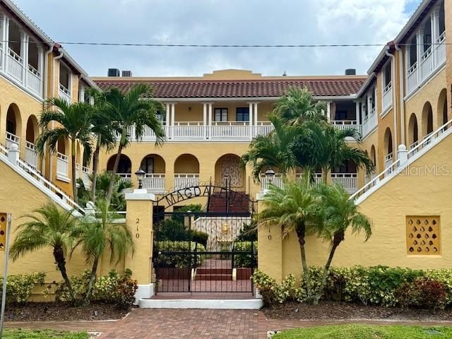 For Rent: $3,000 (2 beds, 2 baths, 969 Square Feet)