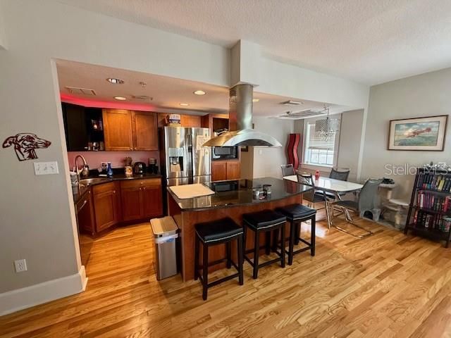 For Rent: $3,000 (2 beds, 2 baths, 969 Square Feet)