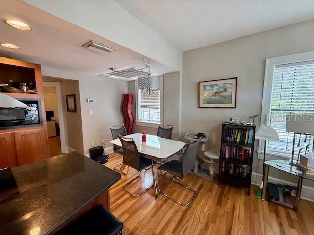 For Rent: $3,000 (2 beds, 2 baths, 969 Square Feet)