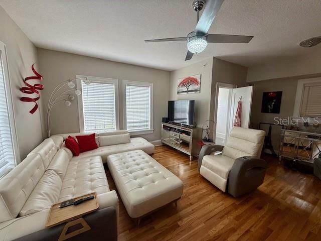 For Rent: $3,000 (2 beds, 2 baths, 969 Square Feet)