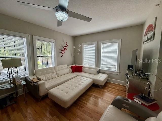 For Rent: $3,000 (2 beds, 2 baths, 969 Square Feet)