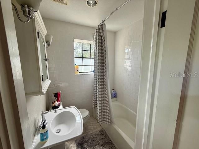 For Rent: $3,000 (2 beds, 2 baths, 969 Square Feet)