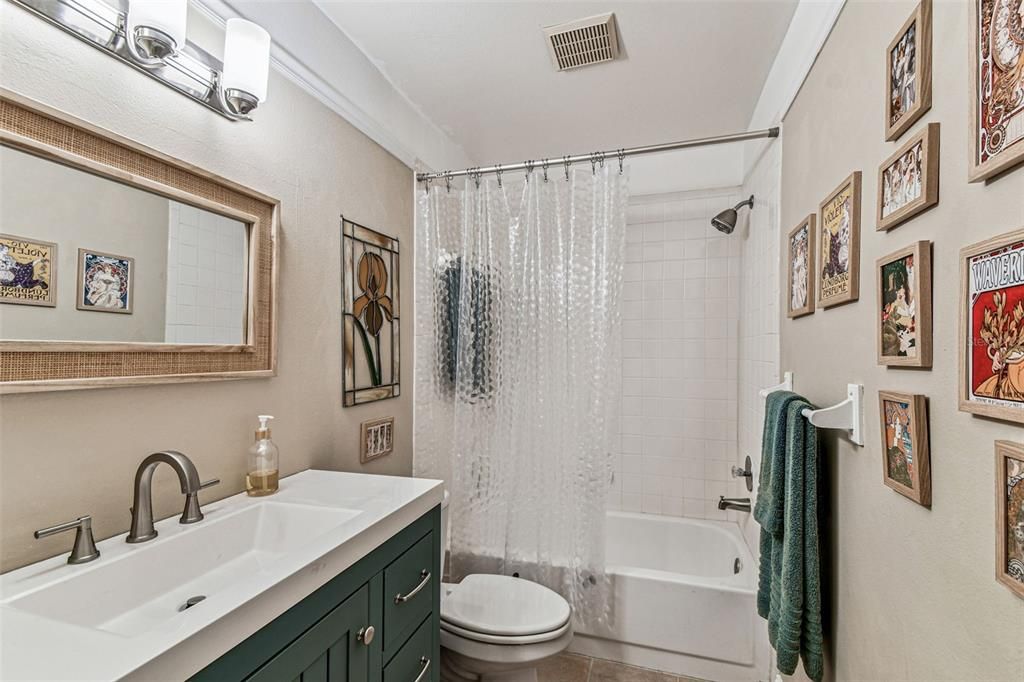 Active With Contract: $194,900 (2 beds, 2 baths, 1050 Square Feet)