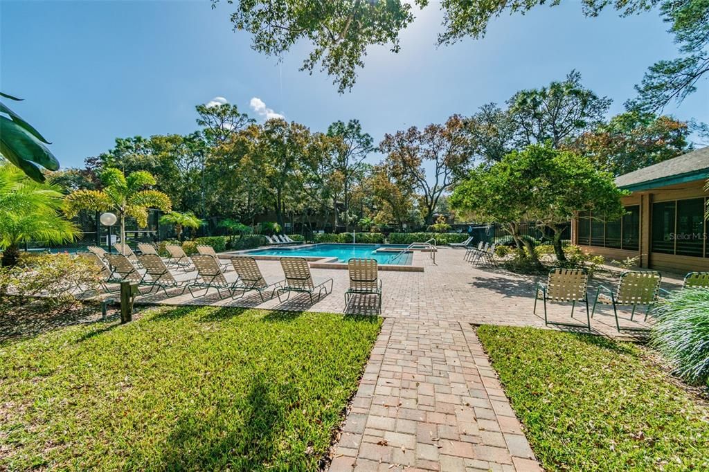 Active With Contract: $194,900 (2 beds, 2 baths, 1050 Square Feet)