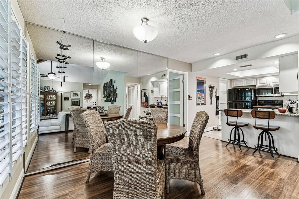 Active With Contract: $194,900 (2 beds, 2 baths, 1050 Square Feet)