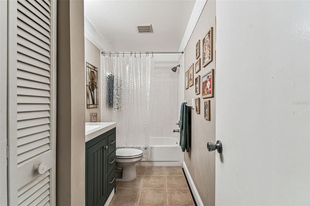 Active With Contract: $194,900 (2 beds, 2 baths, 1050 Square Feet)