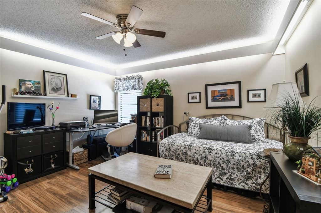 Active With Contract: $194,900 (2 beds, 2 baths, 1050 Square Feet)