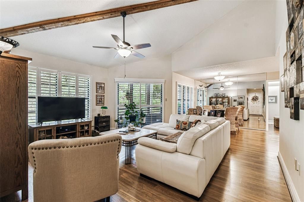 Active With Contract: $194,900 (2 beds, 2 baths, 1050 Square Feet)