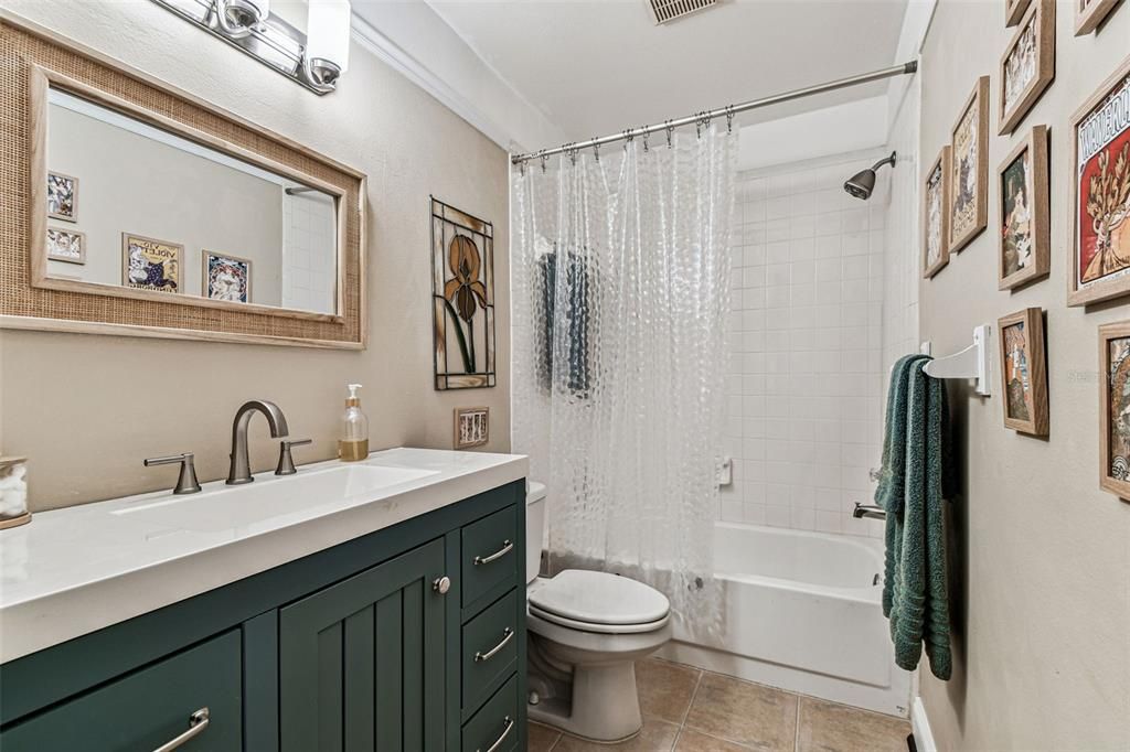 Active With Contract: $194,900 (2 beds, 2 baths, 1050 Square Feet)