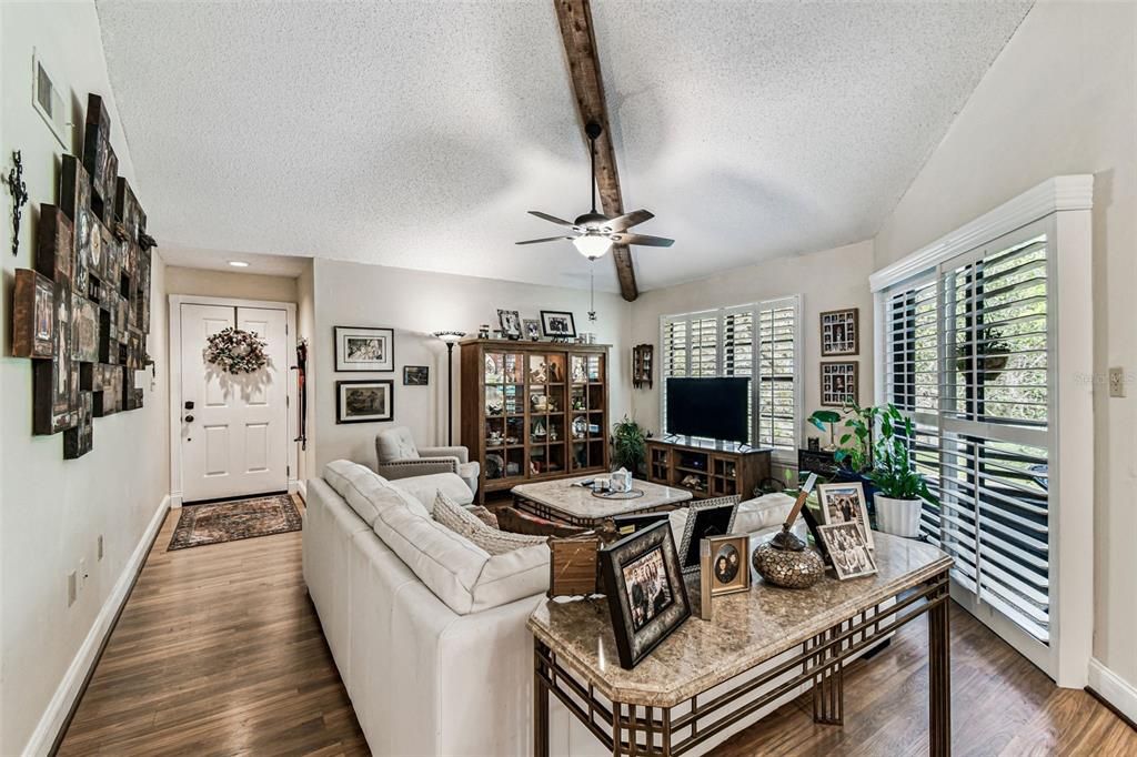 Active With Contract: $194,900 (2 beds, 2 baths, 1050 Square Feet)