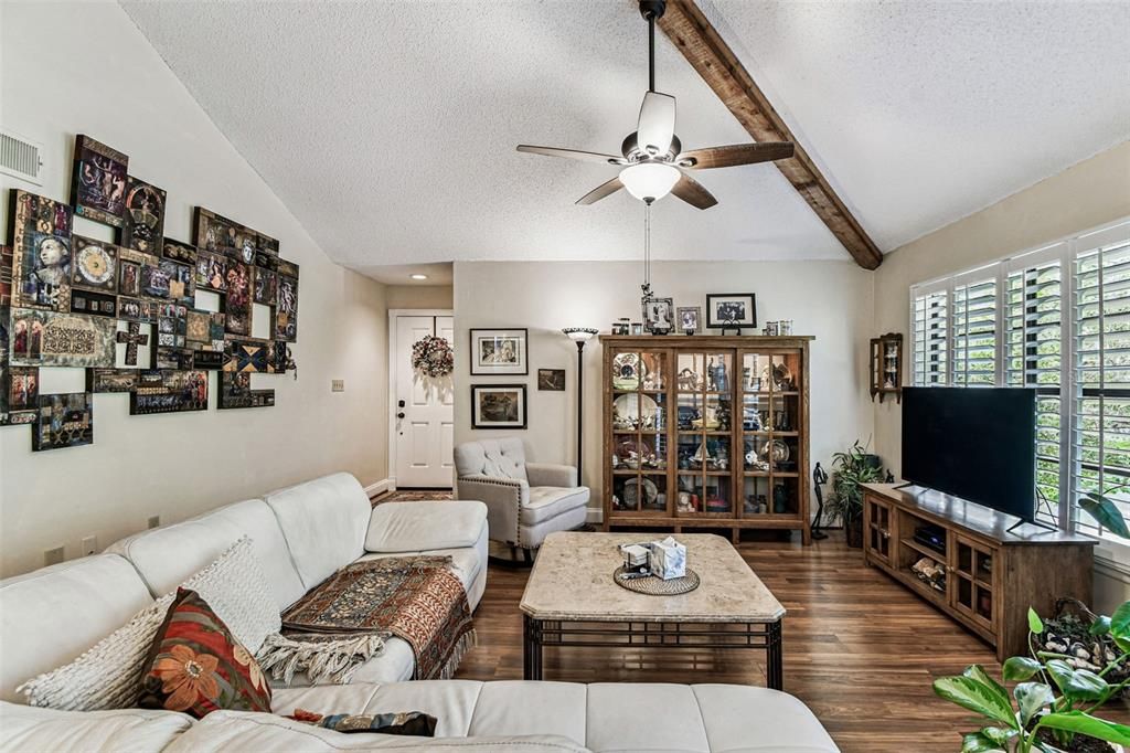 Active With Contract: $194,900 (2 beds, 2 baths, 1050 Square Feet)