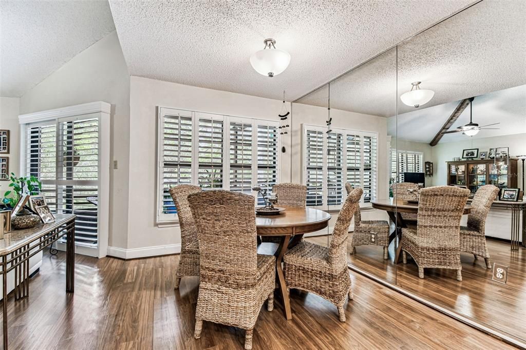 Active With Contract: $194,900 (2 beds, 2 baths, 1050 Square Feet)