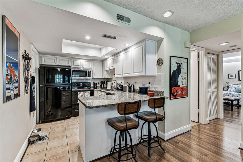 Active With Contract: $194,900 (2 beds, 2 baths, 1050 Square Feet)