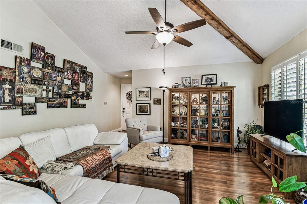 Active With Contract: $194,900 (2 beds, 2 baths, 1050 Square Feet)