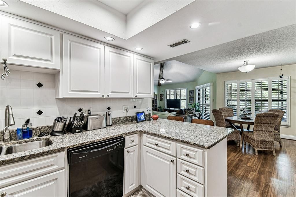 Active With Contract: $194,900 (2 beds, 2 baths, 1050 Square Feet)