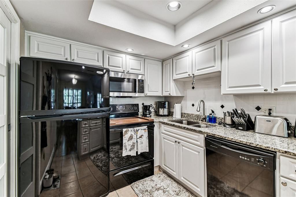 Active With Contract: $194,900 (2 beds, 2 baths, 1050 Square Feet)