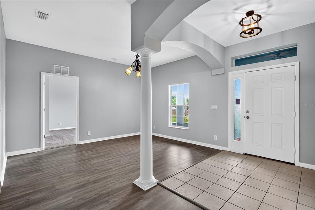 Activo con contrato: $304,900 (4 camas, 3 baños, 2349 Pies cuadrados)