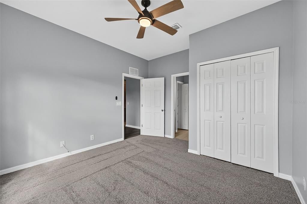 Activo con contrato: $304,900 (4 camas, 3 baños, 2349 Pies cuadrados)