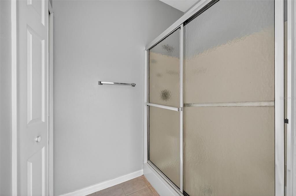 Activo con contrato: $304,900 (4 camas, 3 baños, 2349 Pies cuadrados)