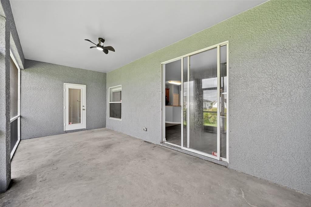 Activo con contrato: $304,900 (4 camas, 3 baños, 2349 Pies cuadrados)